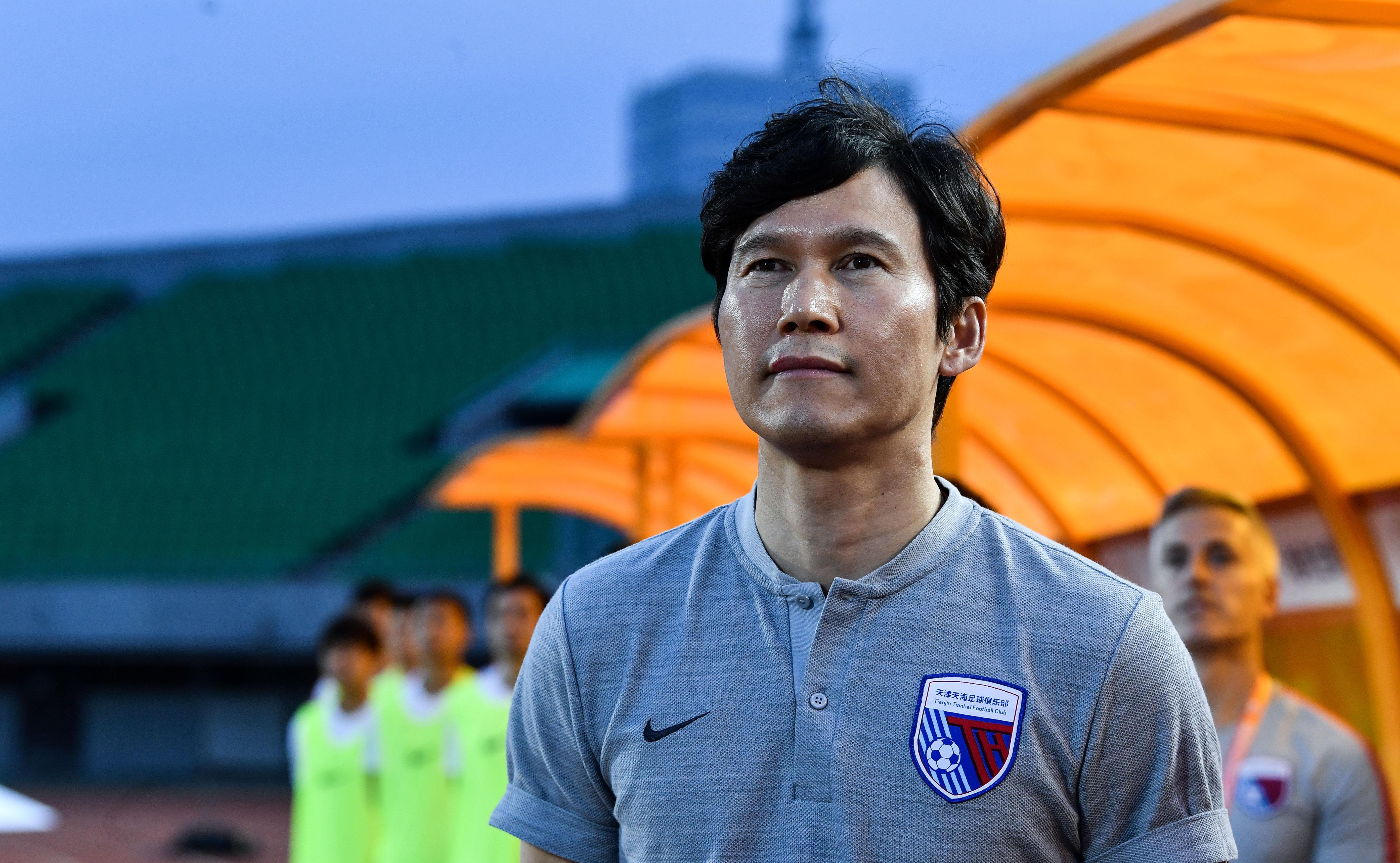 天海队员努力拼搏，为球队争取一分