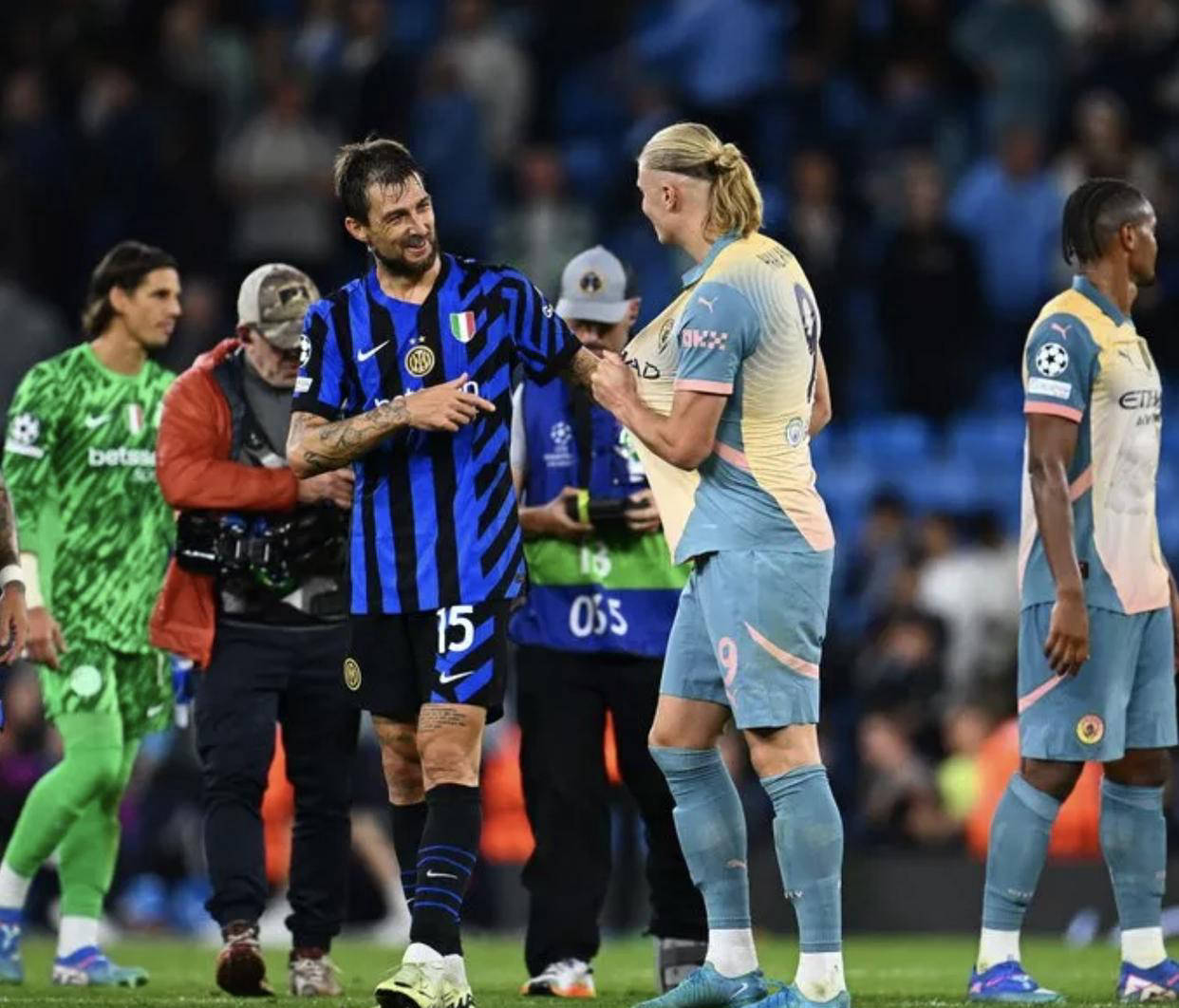 包含意大利国家队破门而入，欧预赛士气高昂的词条